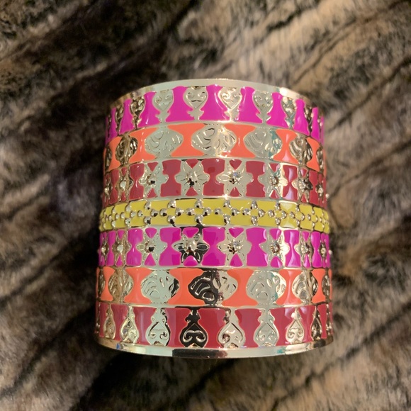 Jewelry - Cuff bracelet!  FAB!  #A319